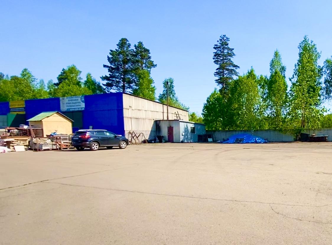 Асфальтированная площадка перед складом